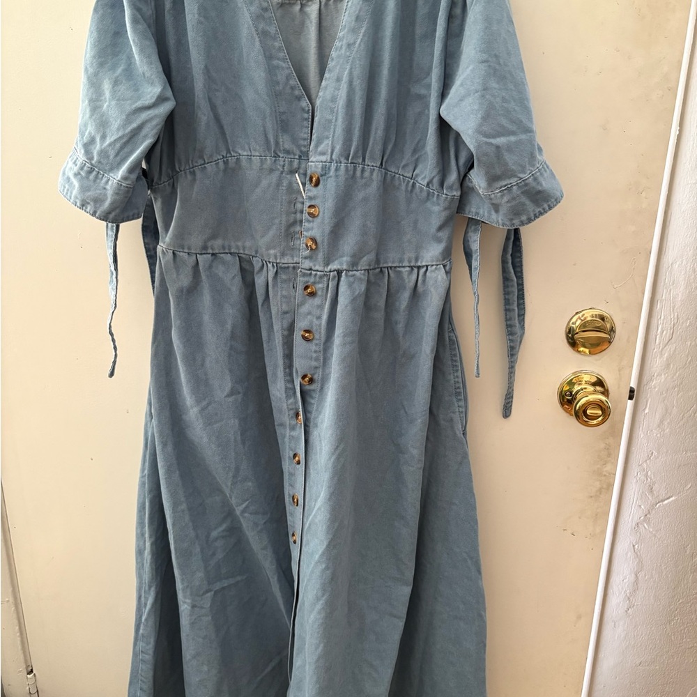 Elegant Blue Denim Dress - Picture 4 of 4